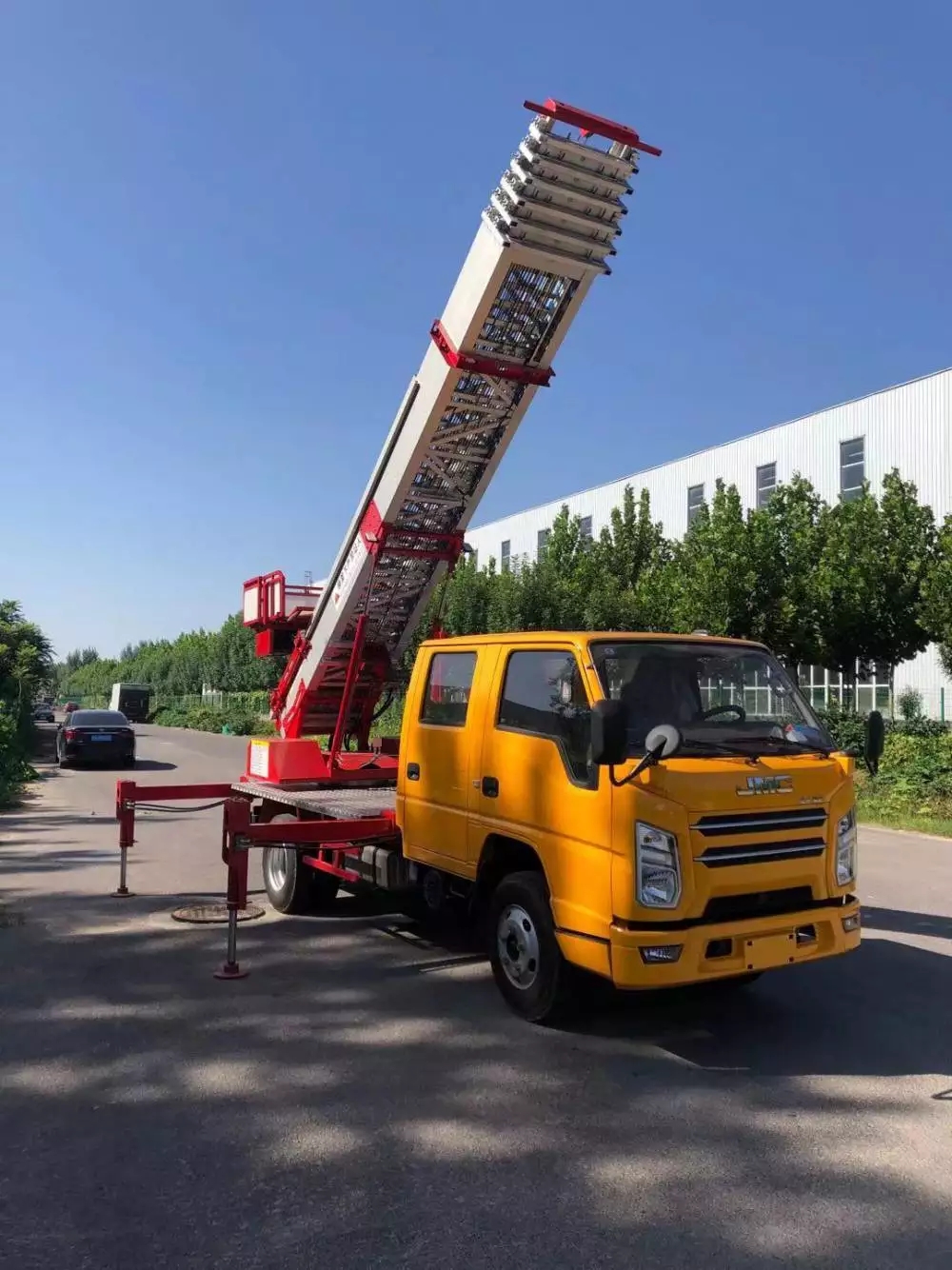 长倘口镇附近的云梯车出租服务：轻松解决高空作业需求